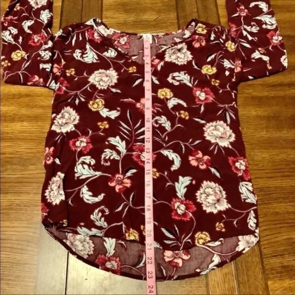 𝅺OLD Navy Floral Top - Lightweight - Picture 5 of 5